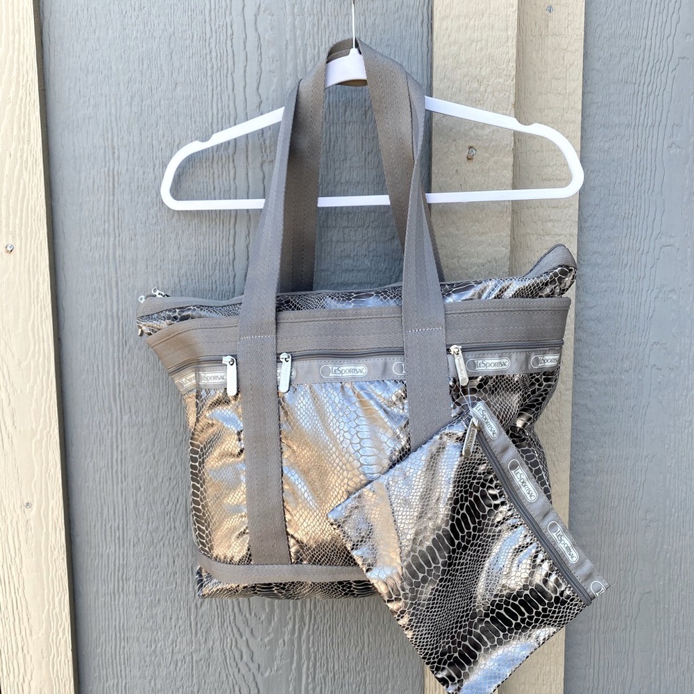 NWOT❗️LeSportsaC Travel metallic Tote